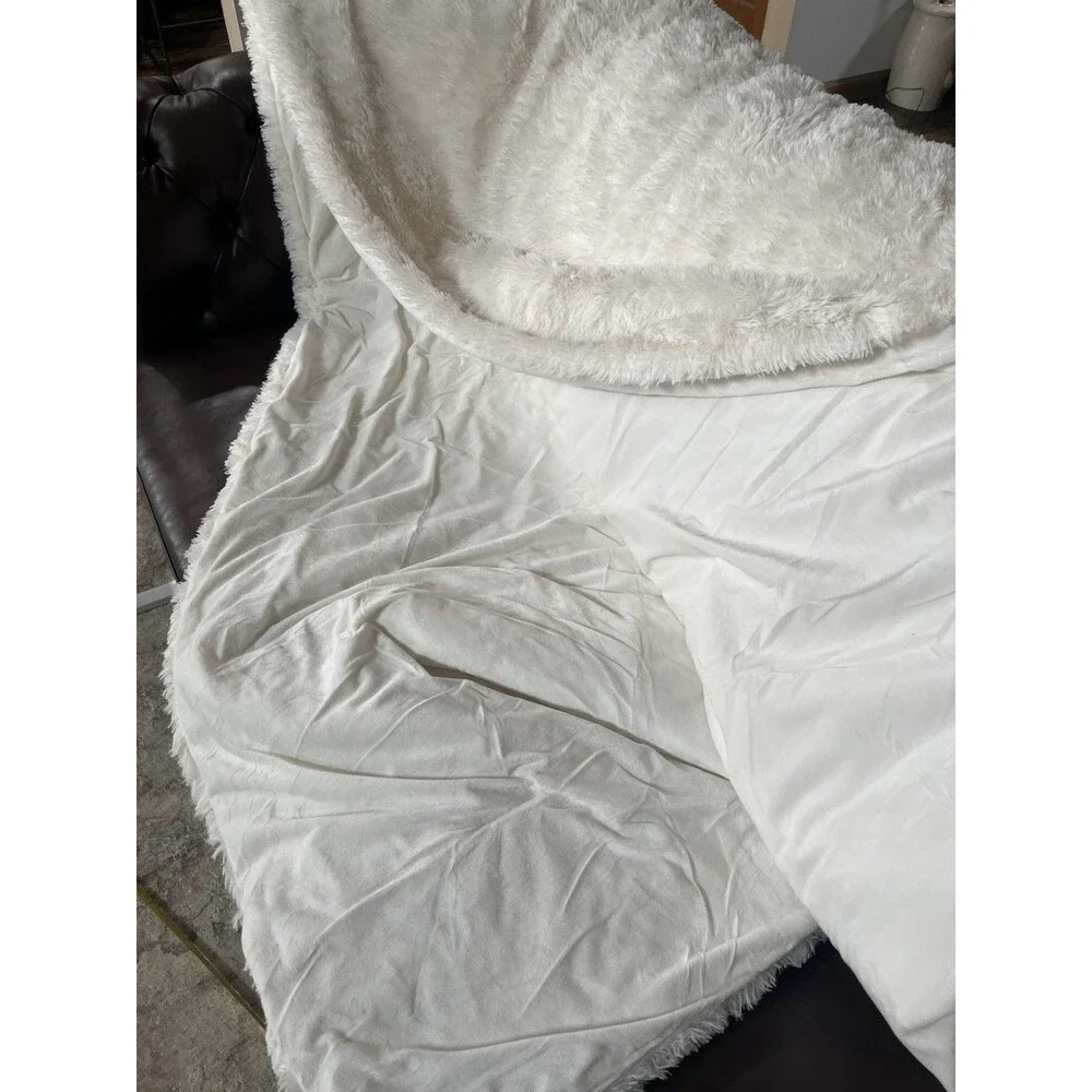 Smoofy Fluffy Full Size Comforter, Faux Fur